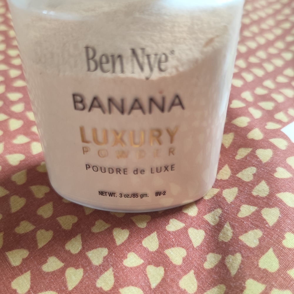 Ben Nye Banana Luxury Powder - Picture 3 of 3